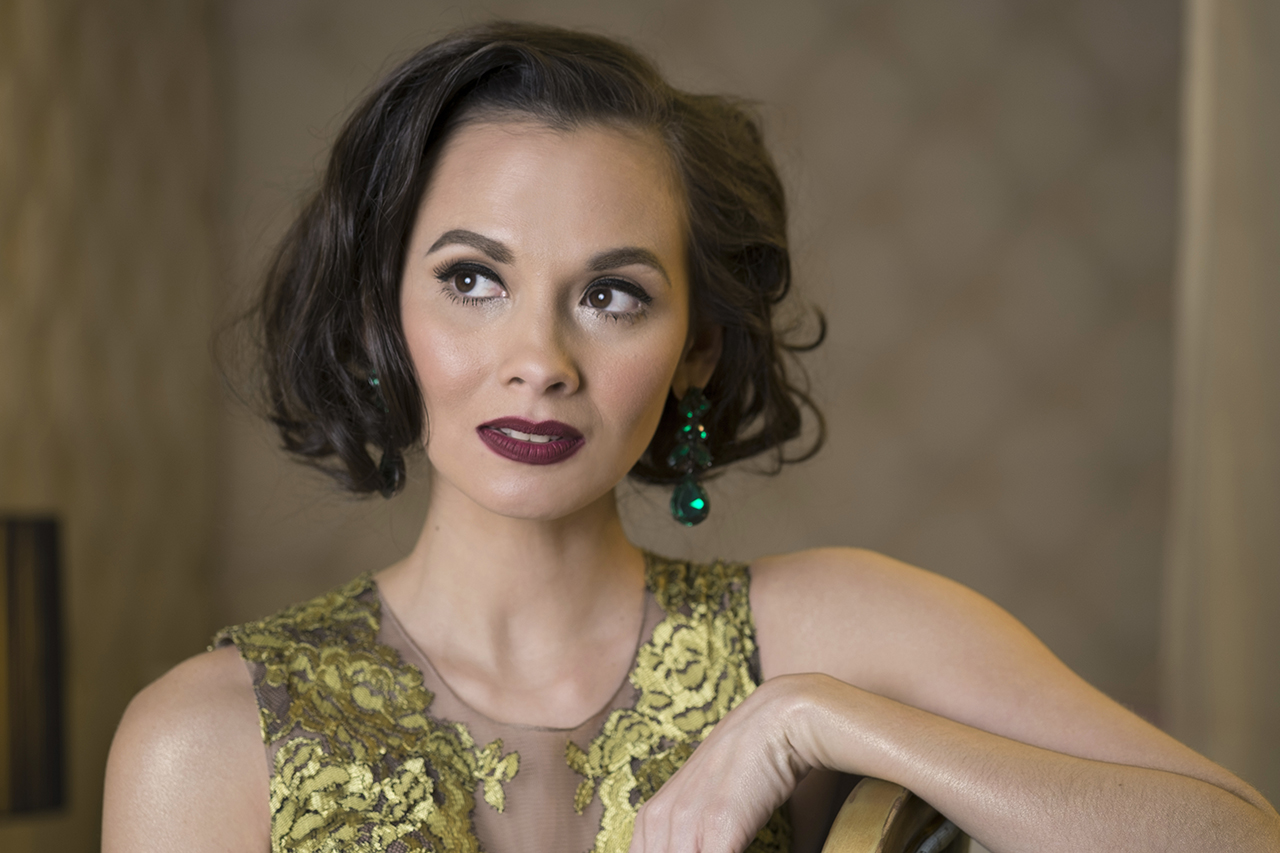 Amina Aranaz-Alunan: Glam on the Go - Calyxta